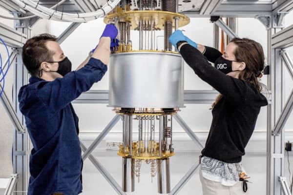 Los qubits lógicos diseñados con tolerancia a errores, permitiendo cálculos más estables y precisos
