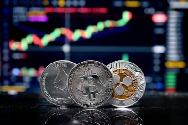 Comparación entre Ethereum breakout 2025 y el desempeño del índice Russell 2000.