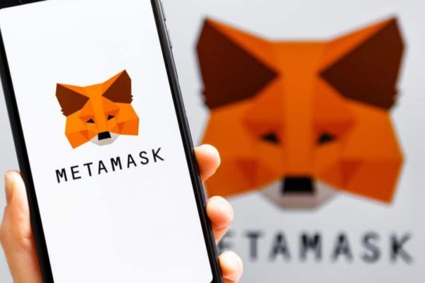 Interfaz de MetaMask Wallet para conectar con plataformas DeFi